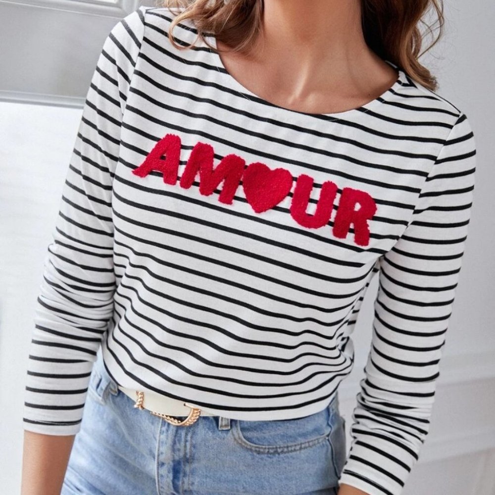 AMOUR Striped Letter Patched Casual Tee - Picture 4 of 5